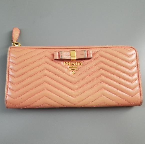 PRADA Zippy Compact Wallet Signature - Picture 1 of 16